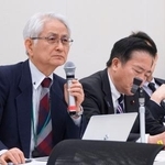 　超党派の議員連盟の会合で内密出産について講演する賛育会病院の賀藤均院長（左）＝１５日午前、東京都千代田区