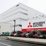 　三菱電機が新設したパワー半導体の新工場＝１５日午前、福岡市西区