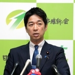 　記者会見する日本維新の会の藤田共同代表＝１５日午後、国会