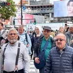 　東京・渋谷のスクランブル交差点を歩く訪日客＝９日