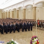 　故金日成主席の生誕記念日の１５日に同氏と故金正日総書記の遺体が安置されている錦ス山太陽宮殿を訪れた朝鮮労働党の幹部ら＝平壌（朝鮮通信＝共同）