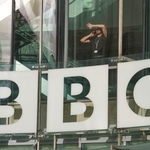 　ＢＢＣのロゴ＝２０２５年１１月、ロンドン（ＡＰ＝共同）