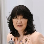 　Ｇ７財務相・中央銀行総裁会議後、記者団の取材に応じる片山財務相＝１５日、ワシントン（共同）