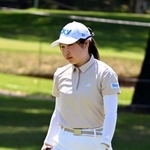 　プロアマ戦で調整する荒木優奈＝熊本空港ＣＣ