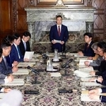 　国会内で開かれた、衆院の選挙制度の在り方を検討する与野党協議会＝１６日午後