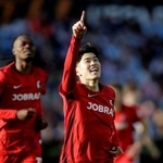 　ゴールを決めたフライブルクの鈴木唯人＝１６日、スペイン・ビゴ（ロイター＝共同）