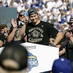 　米大リーグ、ドジャースのワールドシリーズ優勝報告会でスピーチする大谷翔平＝昨年１１月、ロサンゼルス（共同）