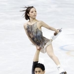 　ミラノ・コルティナ冬季五輪フィギュアスケートのペアで日本勢初の金メダルを獲得した「りくりゅう」こと、三浦璃来（上）、木原龍一組＝２月、イタリア・ミラノ（共同）