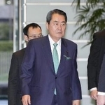 　首相官邸に入る牧野京夫氏＝２月