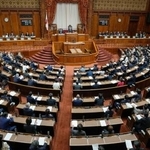 　自動車運転処罰法改正案を可決した参院本会議＝１７日午前