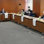 　整備新幹線の施設の貸付料を巡り開かれた有識者委員会＝１７日午後、国交省