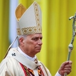 　カメルーン西部バメンダでミサを執り行うローマ教皇レオ１４世＝１６日（ロイター＝共同）