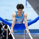 　男子個人総合予選　橋本大輝の平行棒＝高崎アリーナ