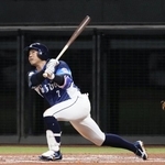 　７回西武１死一塁、桑原が左越えに２ランを放つ＝エスコンフィールド