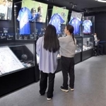 　日本サッカー協会の文化創造拠点「ｂｌｕｅ-ｉｎｇ！」の展示エリア＝１４日、東京都文京区