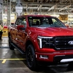 　米フォード・モーターのピックアップトラック「Ｆ-１５０」＝２０２４年４月、米ミシガン州（ロイター＝共同）