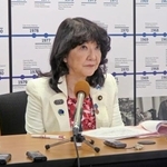 　Ｇ７財務相会合を終え、記者会見する片山財務相＝１７日、ワシントン（共同）