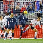 　日本-米国　後半、米国に先制ゴールを決められる日本＝コマースシティー（共同）