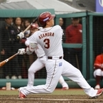 　５回楽天１死一塁、浅村が左中間に２ランを放つ＝楽天モバイルパーク