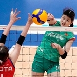 　ＮＥＣ川崎-大阪Ｍ　第３セット、スパイクを放つ大阪Ｍ・大山（右）＝東急ドレッセとどろきアリーナ