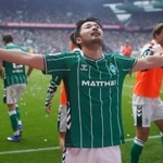 　先制点をアシストしたブレーメンの菅原由勢＝１８日、ブレーメン（ゲッティ＝共同）