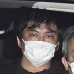 　警視庁麻布署に入る水口克也容疑者＝１７日午後