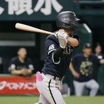 　９回オリックス１死二塁、西川が中前に決勝打を放つ＝みずほペイペイドーム