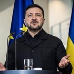 　記者会見するウクライナのゼレンスキー大統領＝１４日、ドイツ・ベルリン（ゲッティ＝共同）