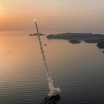 　北朝鮮のミサイル総局が実施した戦術弾道ミサイルの試射＝１９日（朝鮮中央通信＝共同）