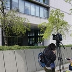 　刃物を所持していたとされる男が逮捕された参院議員会館＝２０日午前１１時９分、東京・永田町