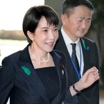 　首相官邸に入る高市首相＝２０日午前