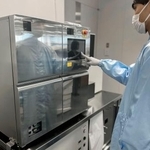 　パナソニックＨＤが開発したｉＰＳ細胞の自動作製装置＝２０日午後、大阪市内