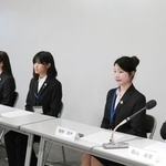 　記者会見する「ナガサキ・ユース代表団」の学生＝２０日午前、長崎県庁