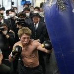 　防衛戦へ向けた練習を公開した井上尚弥＝横浜市の大橋ジム