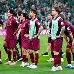 　アルアハリに敗れ、厳しい表情を見せる神戸・酒井（右から２人目）ら＝ジッダ（共同）