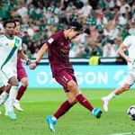 　神戸-アルアハリ　前半、先制ゴールを決める神戸・武藤（中央）＝ジッダ（共同）