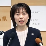 　記者会見する広島県の横田美香知事＝２１日午前、広島県庁