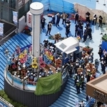 　作業員が点検作業中に転落し、遊具に挟まれる事故があった東京ドームシティの現場＝２１日午後１時１６分、東京都文京区（共同通信社ヘリから）