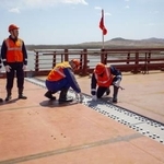 　ロ朝国境を流れる豆満江に架かる自動車橋＝２１日（ロシア運輸省提供・共同）