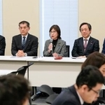 　国会内で開かれた再審制度を見直す刑事訴訟法改正案に関する記者会見＝２１日午後