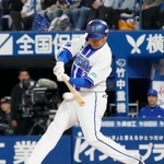 　７回ＤｅＮＡ無死満塁、勝又が中前に２点打を放つ＝横浜