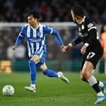 　後半途中までプレーしたブライトンの三笘薫（左）＝２１日（ロイター＝共同）