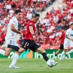 　後半途中まで出場したマジョルカの浅野拓磨（右）＝２１日（ゲッティ＝共同）