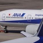 　全日本空輸の航空機＝１２日、羽田空港