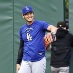 　練習中、笑顔を見せるドジャース・大谷＝サンフランシスコ（共同）