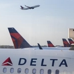 　３月、米南部ジョージア州の空港のデルタ航空機（ゲッティ＝共同）