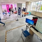 　通信大手の通信インフラ早期復旧に向けた共同訓練＝２２日午後、和歌山県橋本市