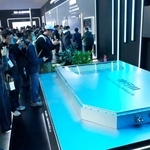 　ＣＡＴＬが展示した６分余りでフル充電に達するという電気自動車用電池の模型＝２１日、北京（共同）