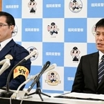 　記者会見する福岡県警の幹部＝２２日午後、福岡県警嘉麻署