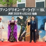 　エヴァンゲリオンの新アトラクションの記念式典に登壇したハウステンボスの高村耕太郎社長（中央右）と高橋洋子さん（同左）＝２２日午後、長崎県佐世保市